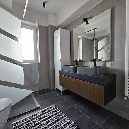 Apartment Lau- Qualis 2, Mall Coresi