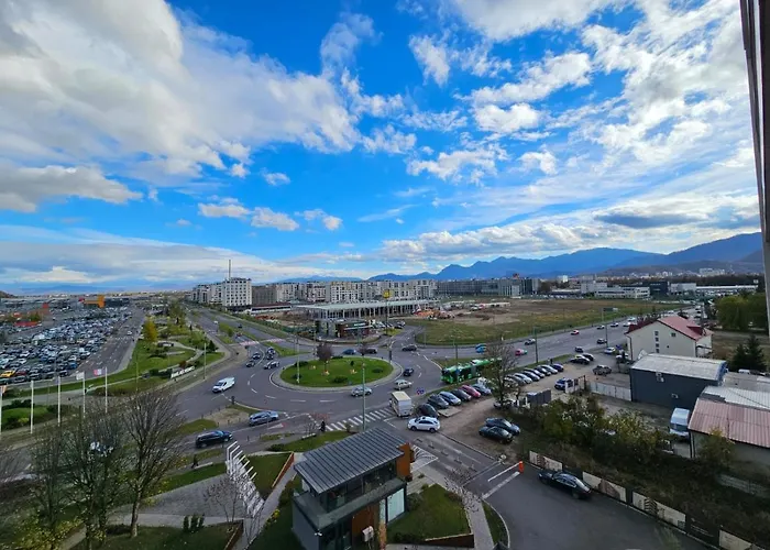 Lau- Qualis 2, Mall Coresi 公寓