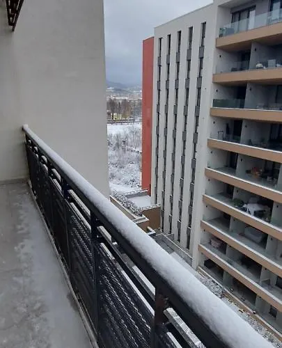 Lau- Qualis 2, Mall Coresi 公寓